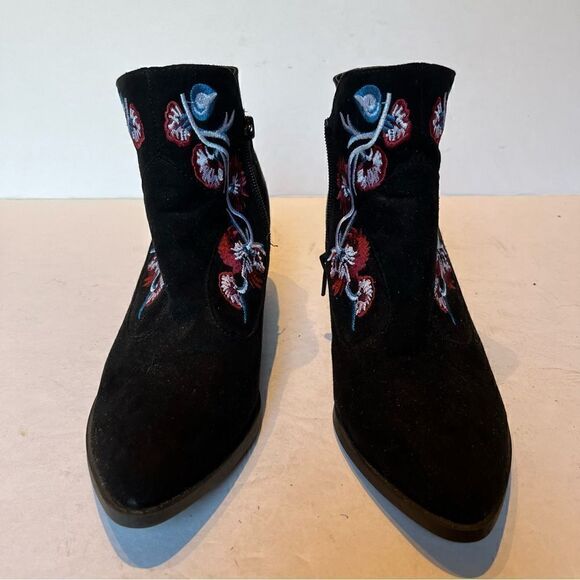 Carlos Santana Women's Heeled Ankle Boots Suede Black Size 7M Floral Embroidery - Picture 2 of 10